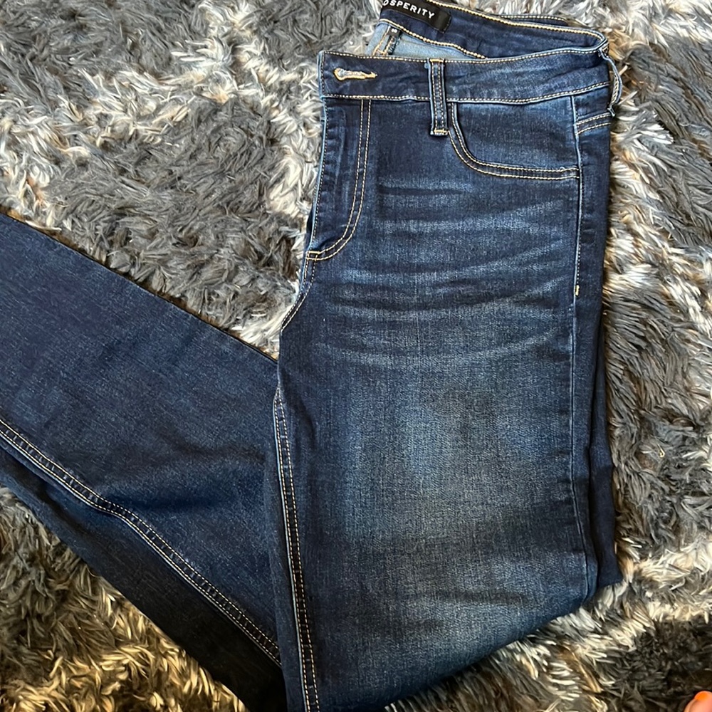 Women’s dark wash skinny jeans